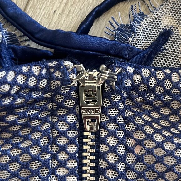 Victoria's Secret Lace Corset Bustier Top NWOT - Picture 4 of 6